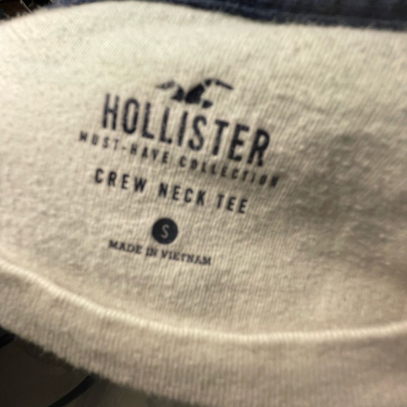 Hollister men’s Tshirt - Picture 3 of 3